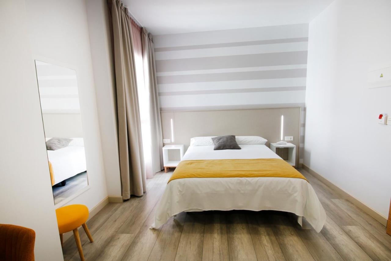 Hotel Leo Monesterio Luaran gambar