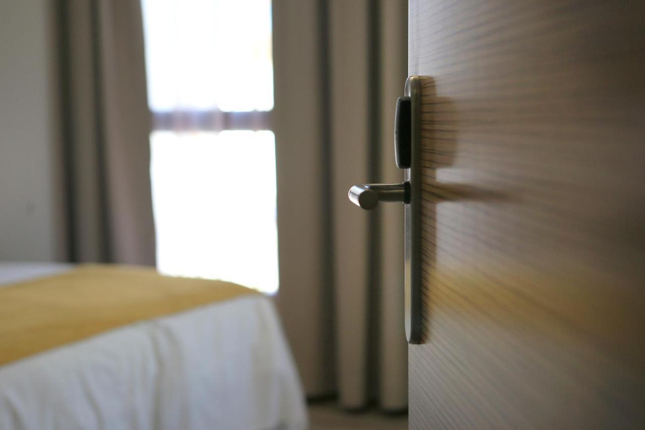 Hotel Leo Monesterio Luaran gambar