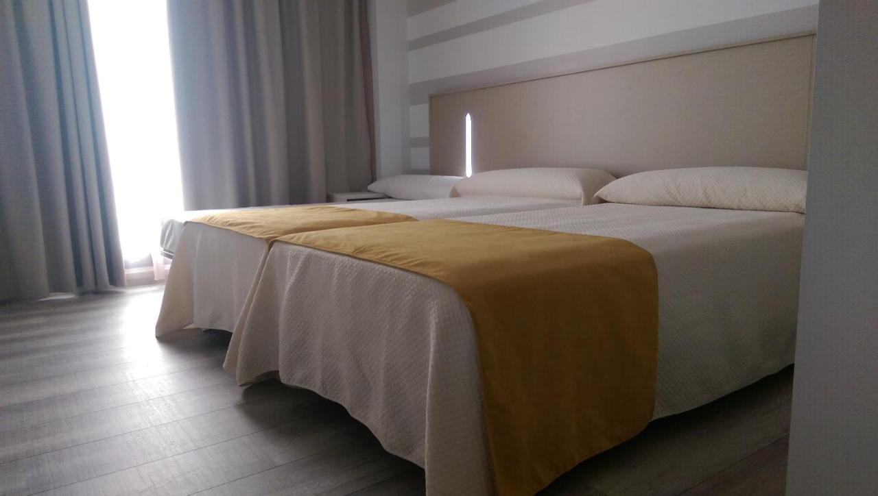 Hotel Leo Monesterio Luaran gambar